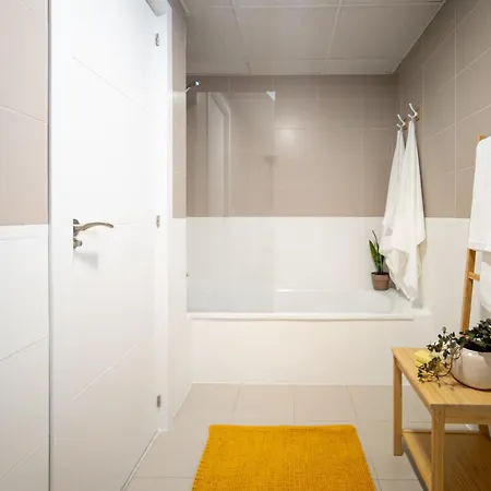 Casa Happy - Renovada, Amplia Familias Y Amigos * Estepona